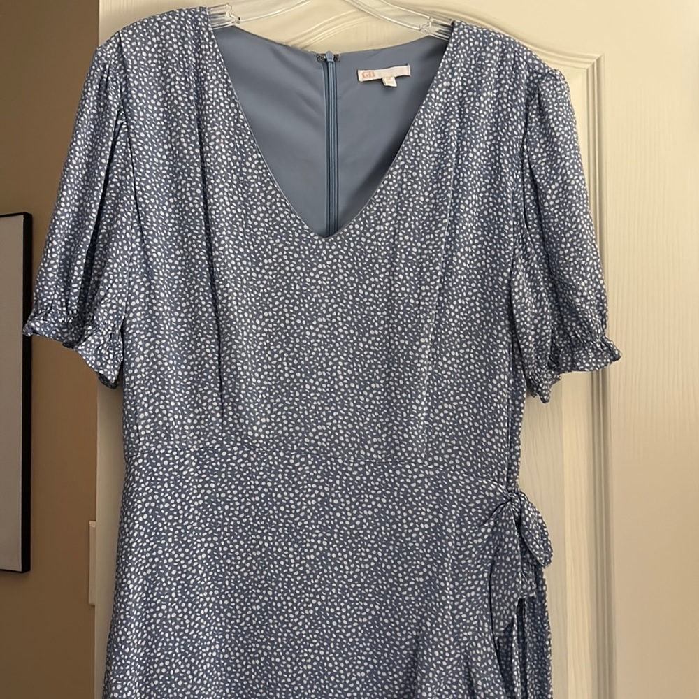 Gianni Bini size medium, blue and white printed mini dress.